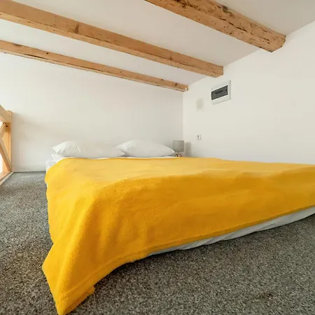 Przytulne Z Antresolą W łodzi By Renters *