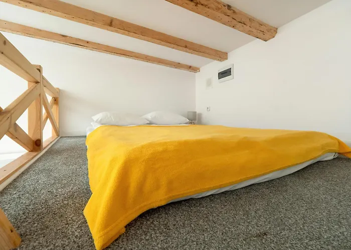 Przytulne Z Antresola W Lodzi By Renters *